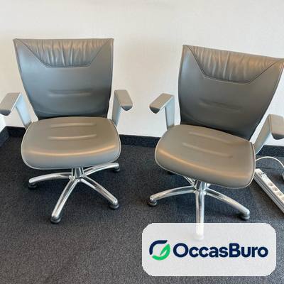 Fauteuil de réunion cuir gris pivotant à roulettes – reconditionné