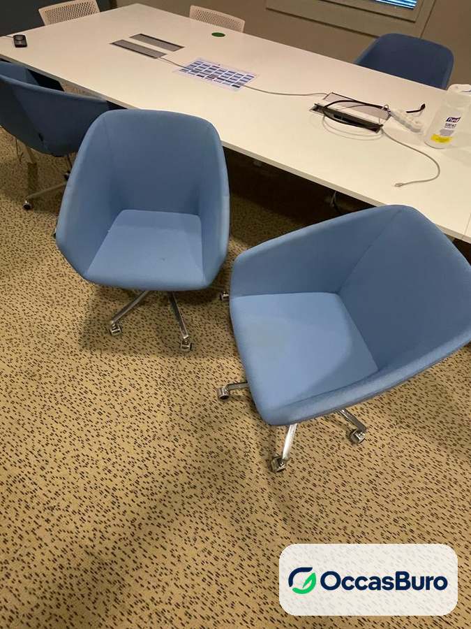 Fauteuil de réunion pivotant à coque tissu bleu chiné – reconditionné