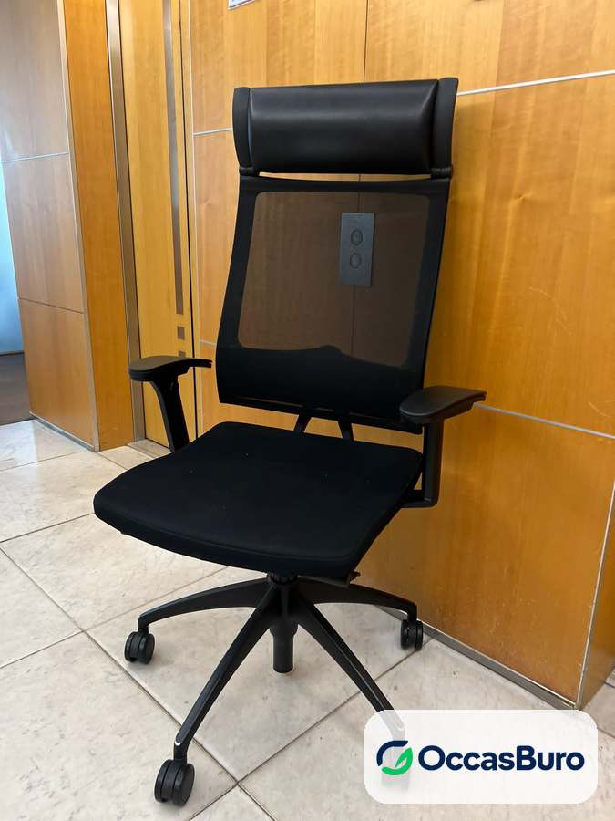 Fauteuil dossier haut résille noire et appui-tête – reconditionné