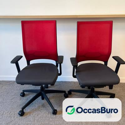 Fauteuil ergonomique dossier résille rouge, assise grise – reconditionné