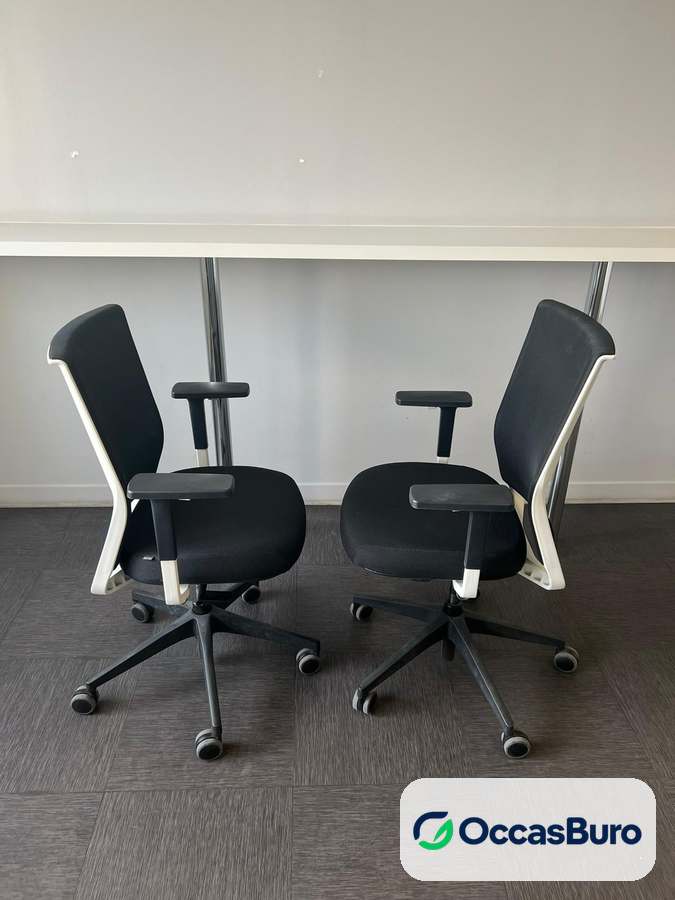 Fauteuil ergonomique noir et blanc, dossier résille – reconditionné