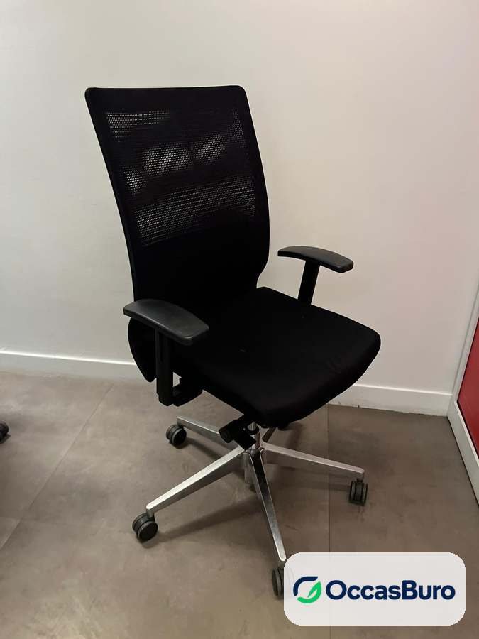 Fauteuil haut de gamme résille noire, base alu poli – reconditionné