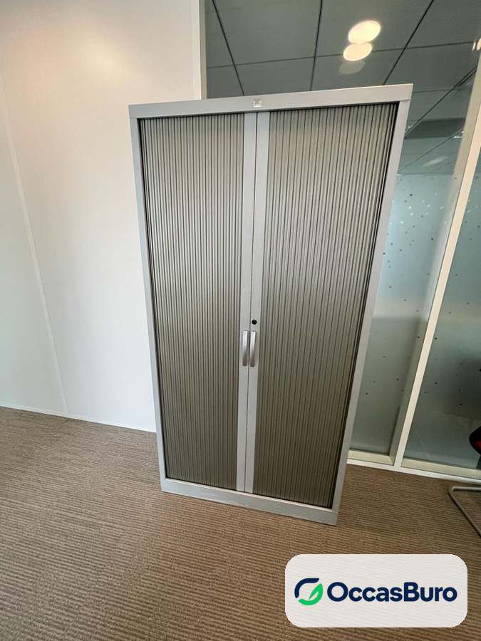 Grande armoire métallique gris fumé à rideaux, reconditionnée