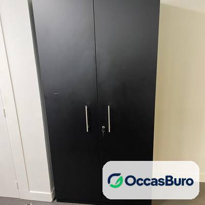 Grande armoire noire reconditionnée à 2 portes et tablettes réglables