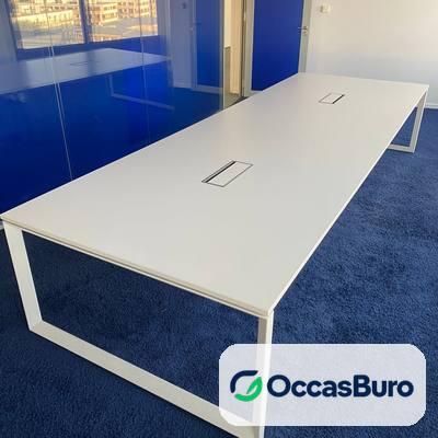 Grande table blanche 10-12 places, piètement en O – reconditionnée