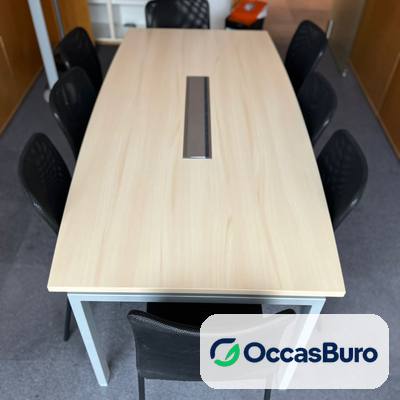Grande table de réunion tonneau bois clair, top access, pieds blancs