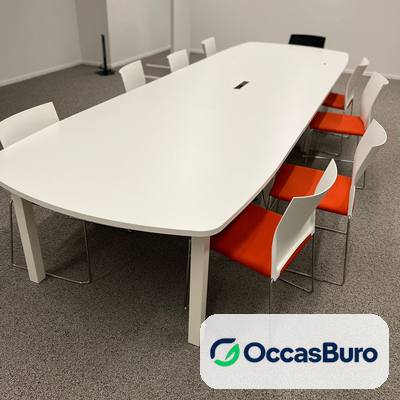 Grande table tonneau blanche avec trappes de connexion, 10 à 12 places
