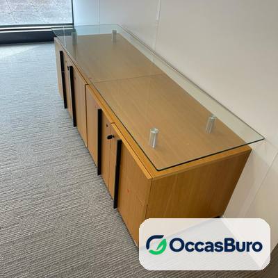 Meuble bas finition chêne reconditionné, dessus en verre