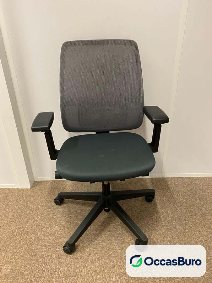 Siège de travail résille grise et assise anthracite – reconditionné