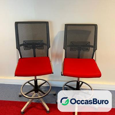 Siège haut Haworth résille noire et assise rouge – reconditionné