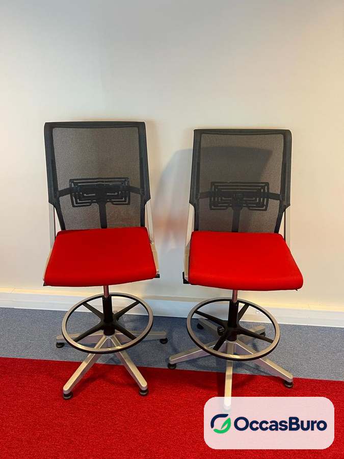 Siège haut Haworth résille noire et assise rouge – reconditionné
