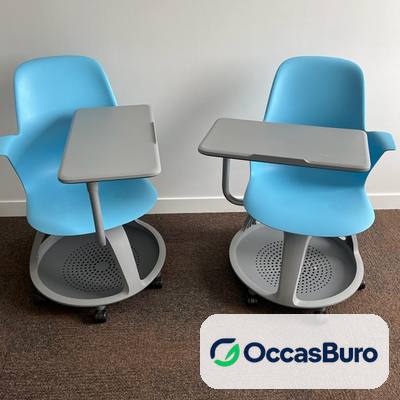 Siège Steelcase Node bleu avec tablette pivotante – reconditionné