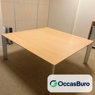Table carrée de réunion finition hêtre 4 places – reconditionnée