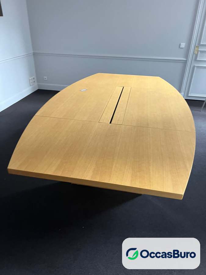 Table de conférence chêne tonneau 16-20 places, goulotte – reconditionnée