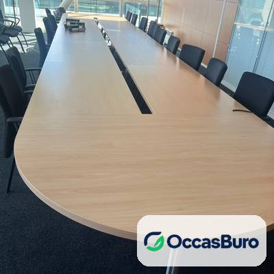 Table de conférence ton hêtre plus de 20 places, goulotte – reconditionnée