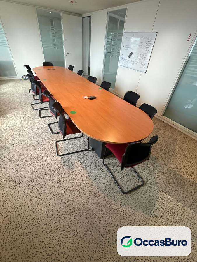 Table de conseil merisier à bouts arrondis avec trappes, 12 à 14 places