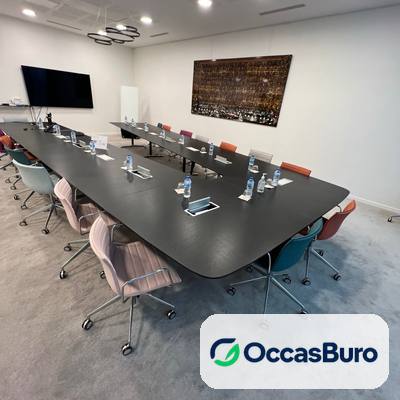 Table de conseil noire modulable en U avec trappes, 16 à 20 places