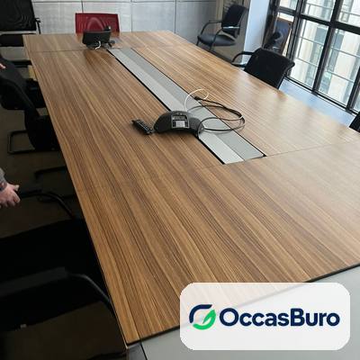 Table de conseil noyer zébré avec goulotte alu, environ 10 places