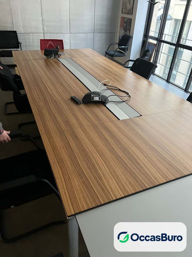 Table de conseil noyer zébré avec goulotte alu, environ 10 places