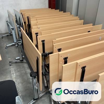 Table de formation basculante aspect hêtre à roulettes – reconditionnée
