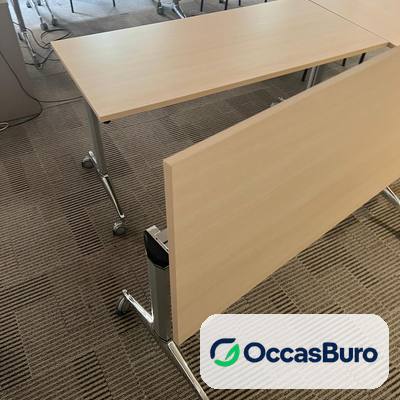 Table de formation basculante érable sur roulettes – reconditionnée