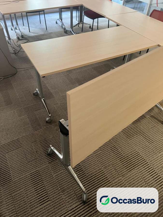 Table de formation basculante érable sur roulettes – reconditionnée
