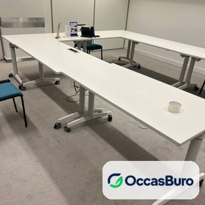 Table de formation blanche basculante à roulettes – reconditionnée