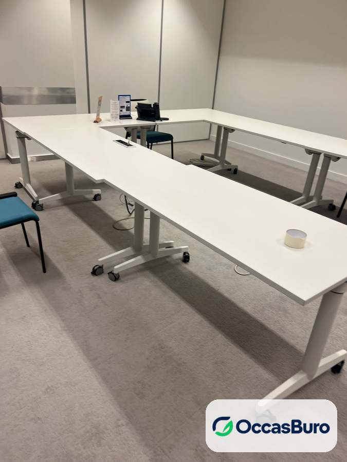 Table de formation blanche basculante à roulettes – reconditionnée