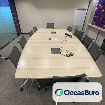 Table de réunion 12 places chêne clair aux côtés galbés – reconditionnée
