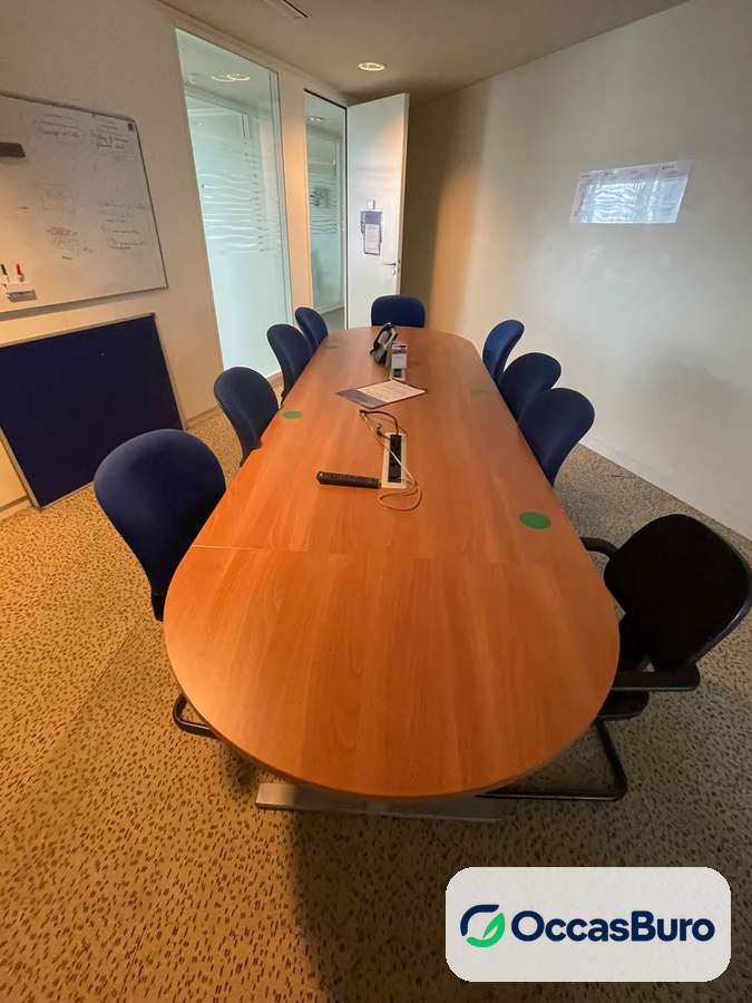 Table de réunion allongée merisier à bouts arrondis, 10 places