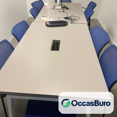 Table de réunion blanc cassé avec trappe centrale, piètement blanc