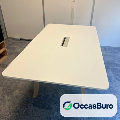 Table de réunion blanche scandinave 6-8 places, pieds bois – reconditionnée