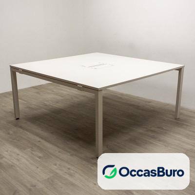Table de réunion carrée blanche 4-6 places avec trappe – reconditionnée