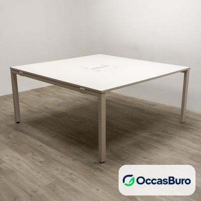 Table de réunion carrée blanche 4-6 places avec trappe – reconditionnée