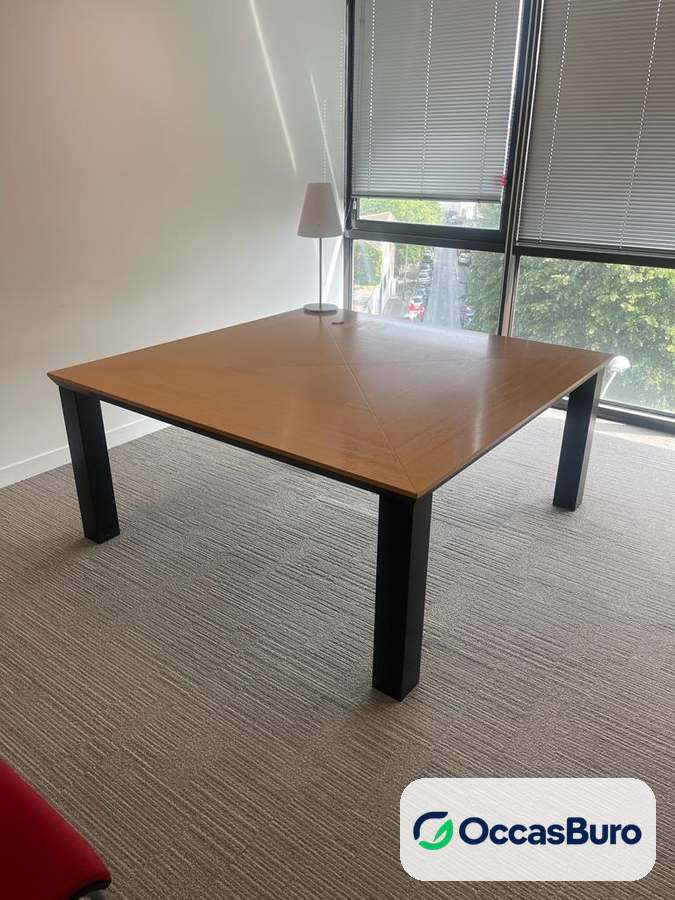 Table de réunion carrée chêne reconditionnée, 4 à 6 places