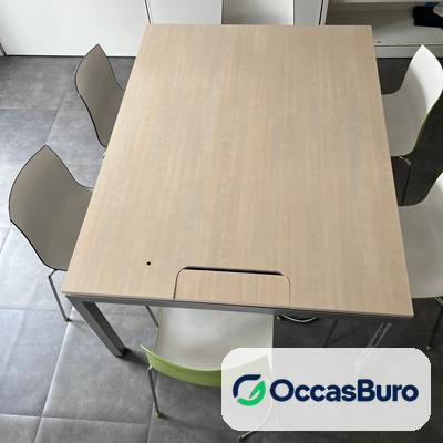 Table de réunion chêne clair sur 4 pieds métal gris, 6 places