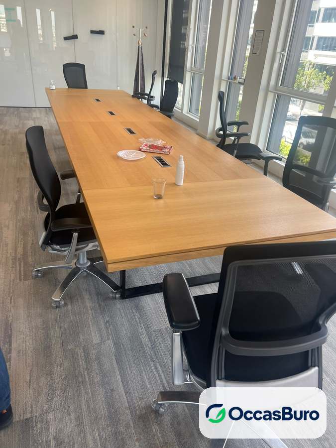 Table de réunion chêne épais 12-14 places, luge noir – reconditionnée