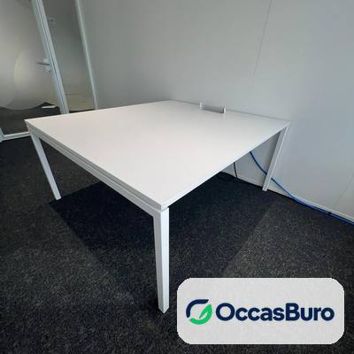 Table de réunion compacte blanche avec trappe, 4 à 6 places