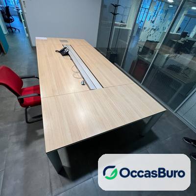 Table de réunion connectée bois 8-10 places – reconditionnée
