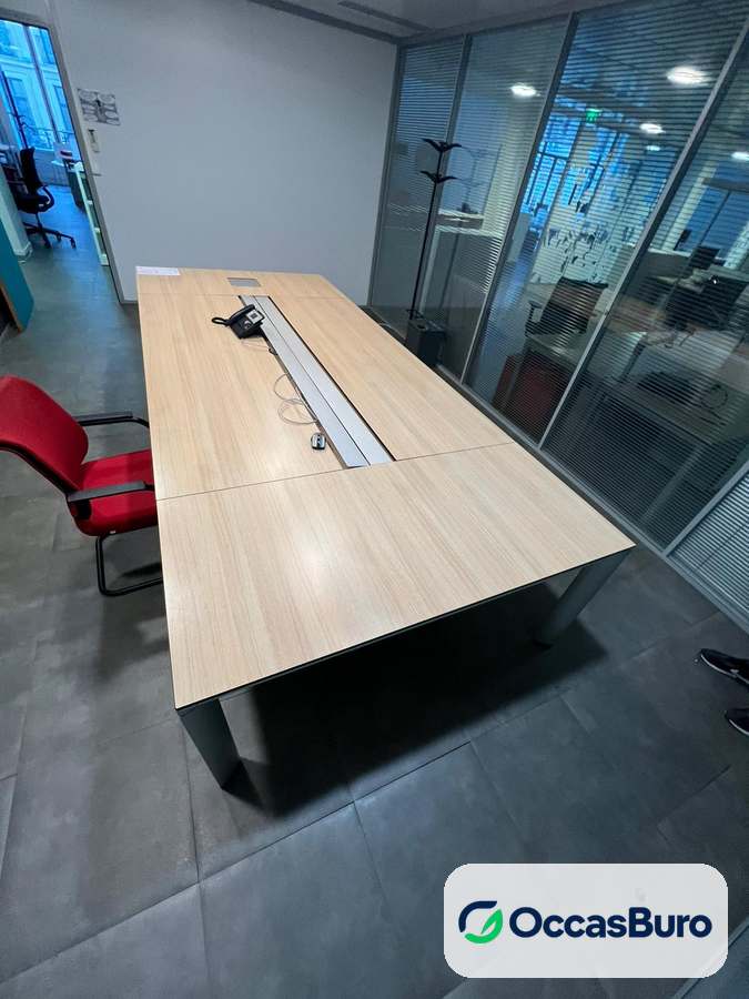 Table de réunion connectée bois 8-10 places – reconditionnée