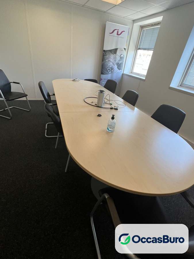 Table de réunion érable à bouts arrondis, 10 à 12 places – reconditionnée