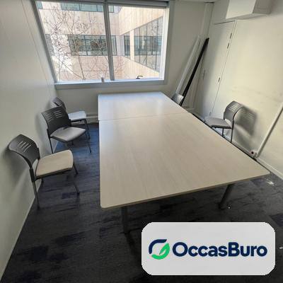 Table de réunion finition claire, 6 à 8 places – reconditionnée