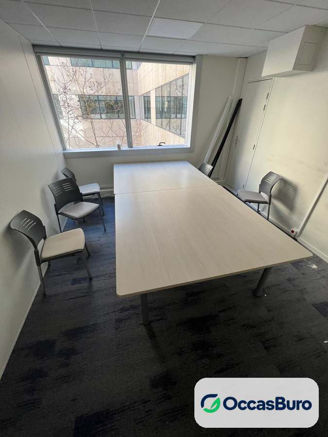 Table de réunion finition claire, 6 à 8 places – reconditionnée