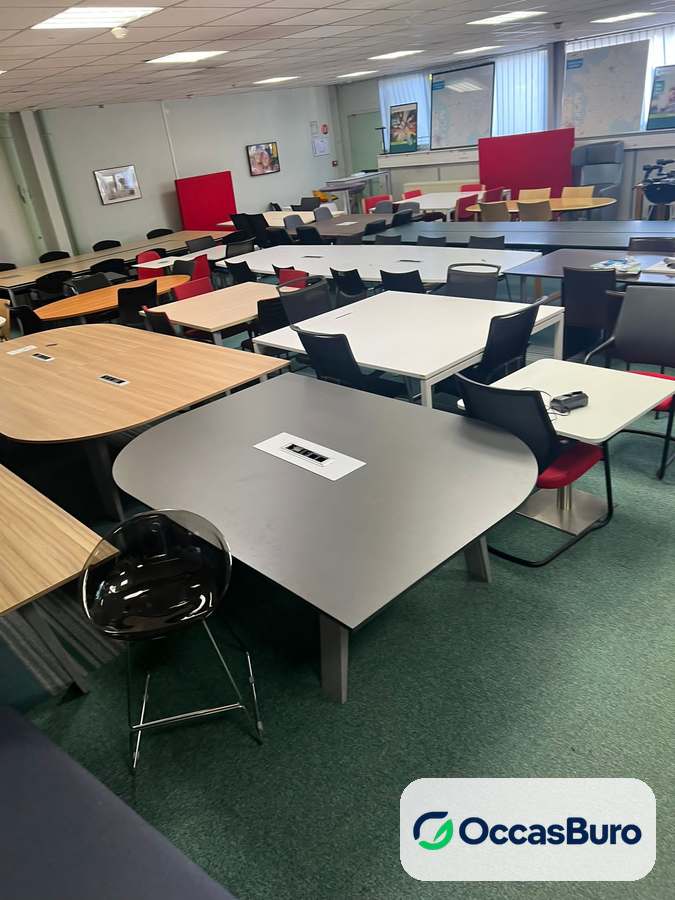 Table de réunion gris anthracite 6 places avec trappe – reconditionnée