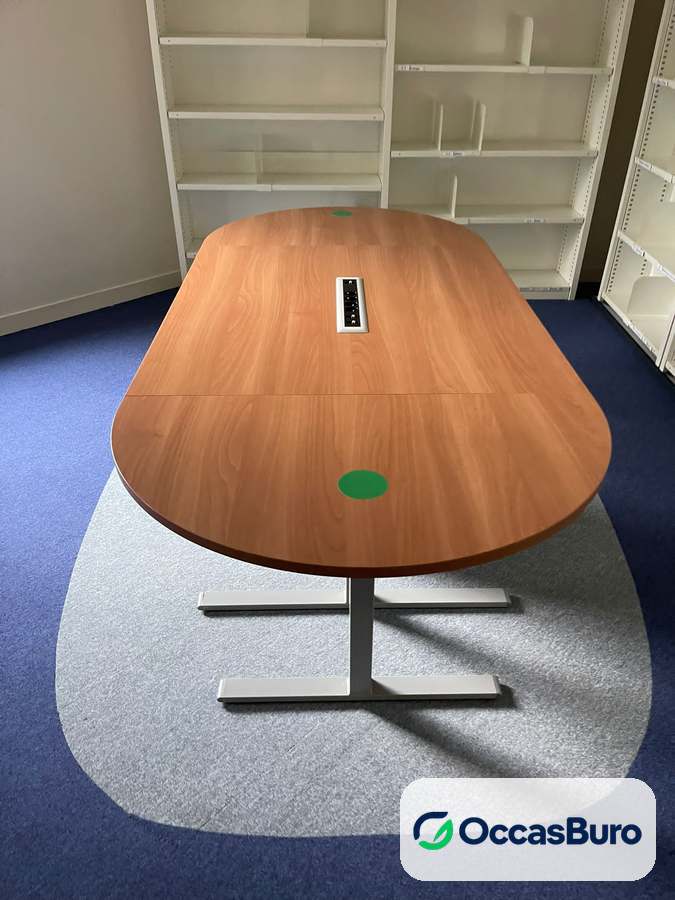 Table de réunion merisier arrondie sur piètement en T, 8 places