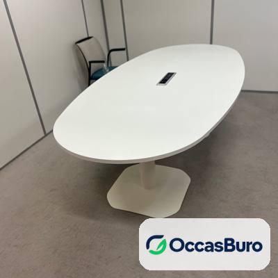 Table de réunion ovale blanche 6 places avec bloc prises – reconditionnée