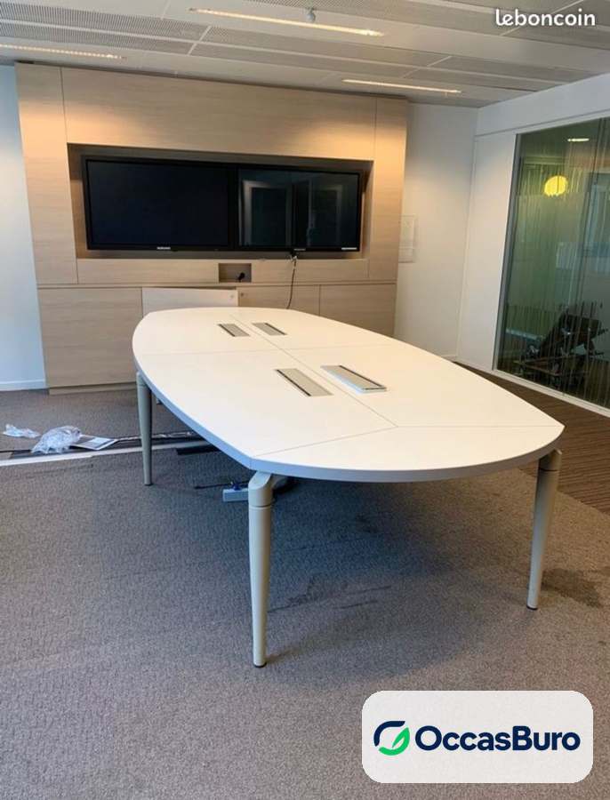 Table de réunion ovale blanche 8 places avec trappes – reconditionnée