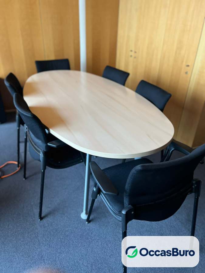 Table de réunion ovale bois clair 6-8 places – reconditionnée