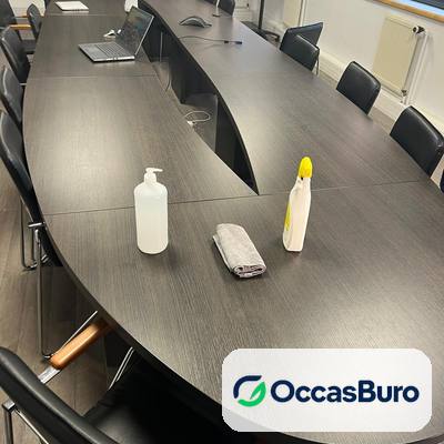 Table de réunion ovale grand format finition wengé – reconditionnée