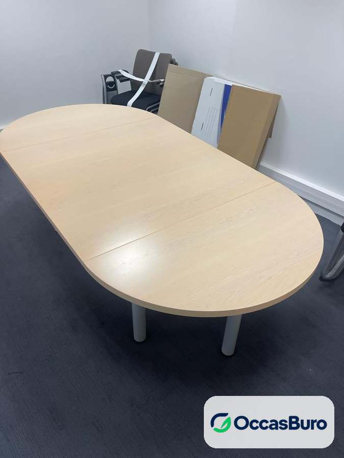 Table de réunion ovale reconditionnée, finition érable clair, 6 à 8 places